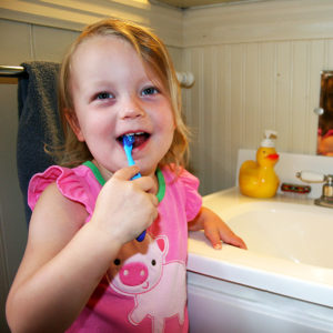 tips children brushing their teeth